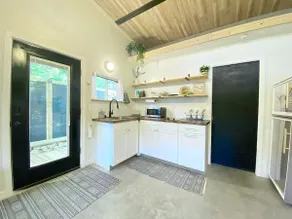 Cozy, unique, pet friendly loft near Granbury - Image 5