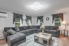 Discover Nature’s Glory! Perfect Family Home - Image 2
