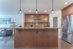 Cozy Large Family Home near Lake, AC, Full Kitchen - Image 5