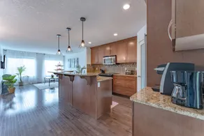 Cozy Large Family Home near Lake, AC, Full Kitchen - Image 2