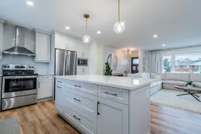 6-Bedroom Home • 2 Kitchens • Groups Near Niagara - Image 3