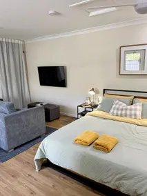 Private, self-contained studio-Pimpama Gold Coast - Image 4