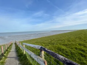 Large holiday home North Sea coast up to 10 people & dog - Image 4