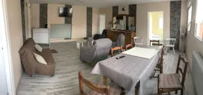 Newly renovated apartment with parking - Image 2