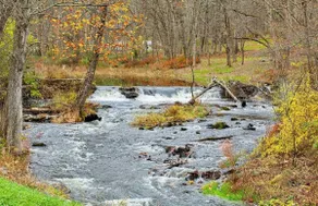 Riverfront rustic farmhouse near Rhinebeck - Image 3