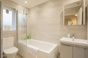 Lovely 1 Bed Apartment With FREE PARKING & Garden - Image 2