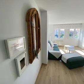 Apartment in the old town with river views - Image 3