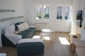Apartment in the old town with river views - Image 4