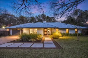Elegant indoor-outdoor mid-century modern - Image 2