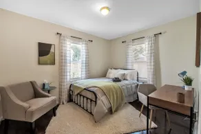 ★Tranquil retreat by Toledo Hosp/UT! Updated-2br★ - Image 4