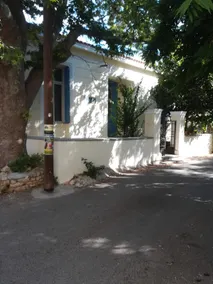 Renovated Neoclassical House with two bedrooms - Image 2
