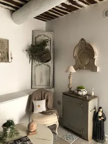 Charming Apartment In The Center Of Carpentras - Image 4