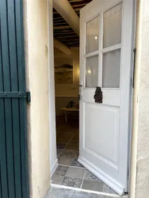 Charming Apartment In The Center Of Carpentras - Image 3
