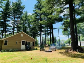 TOWERING PINES! Charming 2 bedroom cottage near lakes in WAUTOMA - Image 2