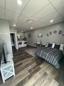 Stunning Studio | Modern Style | Quiet Getaway - Image 4