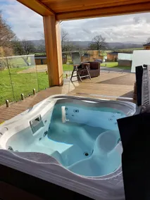 Kiri: luxury 1 bed lodge, starlit hot tub & deck - Image 4