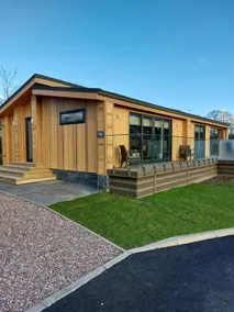 Kiri: luxury 1 bed lodge, starlit hot tub & deck - Image 3