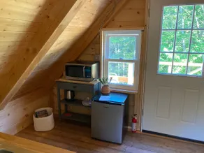 Private tree-top loft 5 minutes from Damariscotta. - Image 5