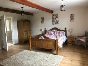 Cheerful 3-Bedroom cottage with fireplace - Image 3