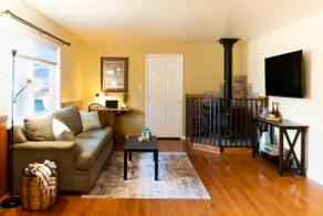 Cute 2 bed 2 bath suite w/ jetted tub & Kitchen - Image 2
