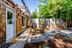 University Cottage, 2 blocks from U of O. - Image 2