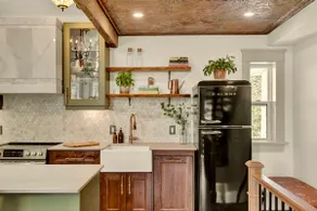 Victorian Boutique Apartment-Steps from Lakeshore! - Image 4