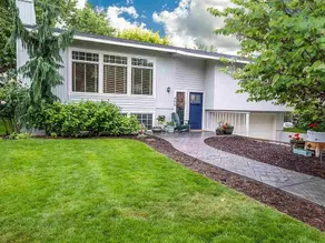 Mid-Century rustic nestled among the trees - Image 2