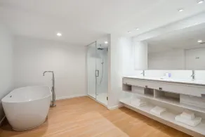 Deluxe 2Bedroom/2Bath (1700 SQFT) Beach Service - Image 4