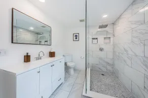 Modern 3 Bedroom 2 Bathroom House - Image 5