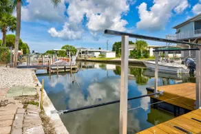 Entire Home 3 bed 2 bath, waterfront Gulf Access - Image 2