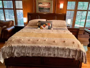 Lavish Library Suite - Pool Table & Steam Shower - Image 2