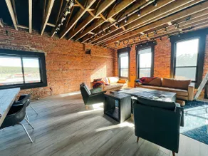 Gorgeous 3-bedroom Loft on Harrison Ave - Image 3