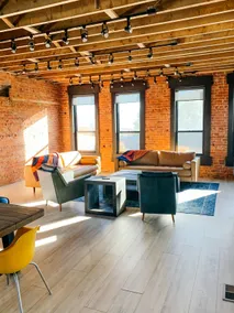 Gorgeous 3-bedroom Loft on Harrison Ave - Image 4