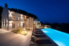 Villa mit Garten, Terrasse und Whirlpool | Panoramablick - Image 4
