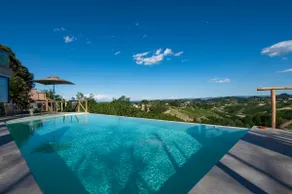 Villa mit Garten, Terrasse und Whirlpool | Panoramablick - Image 3