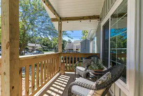 Stylish Urban Escape-Office/covered deck/open plan - Image 2