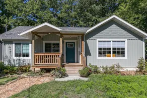 Stylish Urban Escape-Office/covered deck/open plan - Image 4