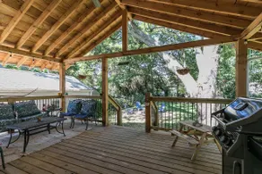 Stylish Urban Escape-Office/covered deck/open plan - Image 3