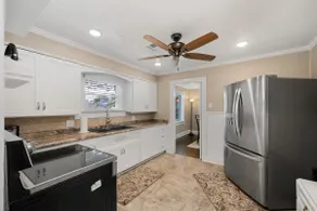 Newly Remodeled 3BR in Town · Cherry Street - Image 4