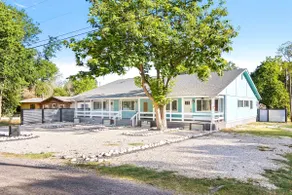 Casa Lago Lake Retreat - Image 3