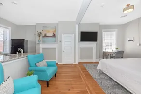 Carroll Creek Private Apt./Luxury King Bed - Image 3