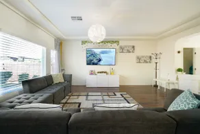 Holiday specials/ 5BR 10 min to airport &strip - Image 3