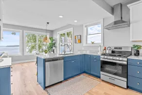 The Crow's Nest | Beachfront home on Malletts Bay - Image 3