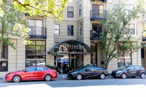 Lovely 2 Bed/Bath Penthouse w/ Space Needle Views - Image 5