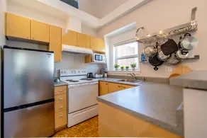 Lovely 2 Bed/Bath Penthouse w/ Space Needle Views - Image 3