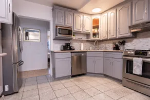 2 Bedroom Home 5 mins to SFO Airport w Parking - Image 4