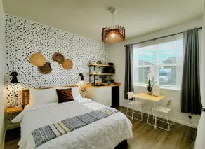Adorable Guest Suite with free parking on Premises - Image 2