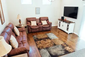 Lovely 2-Bedroom Condo with Outdoor Patio - Image 5