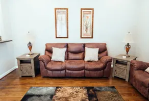 Lovely 2-Bedroom Condo with Outdoor Patio - Image 4