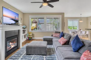 Spacious Walkable 4BR/3BA Free Parking, A/C! - Image 2
